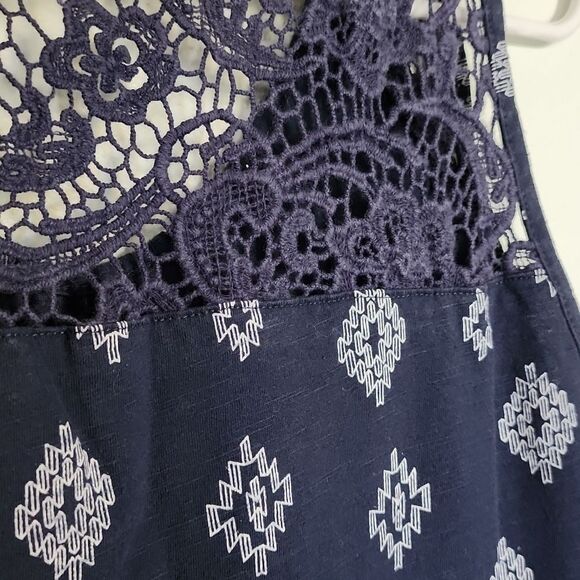 Northcrest Blue Sleeveless Top with White Pattern and Lace Detail - Picture 3 of 3